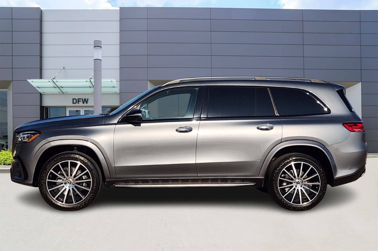 2024 Mercedes Benz GLS 450 photo 3