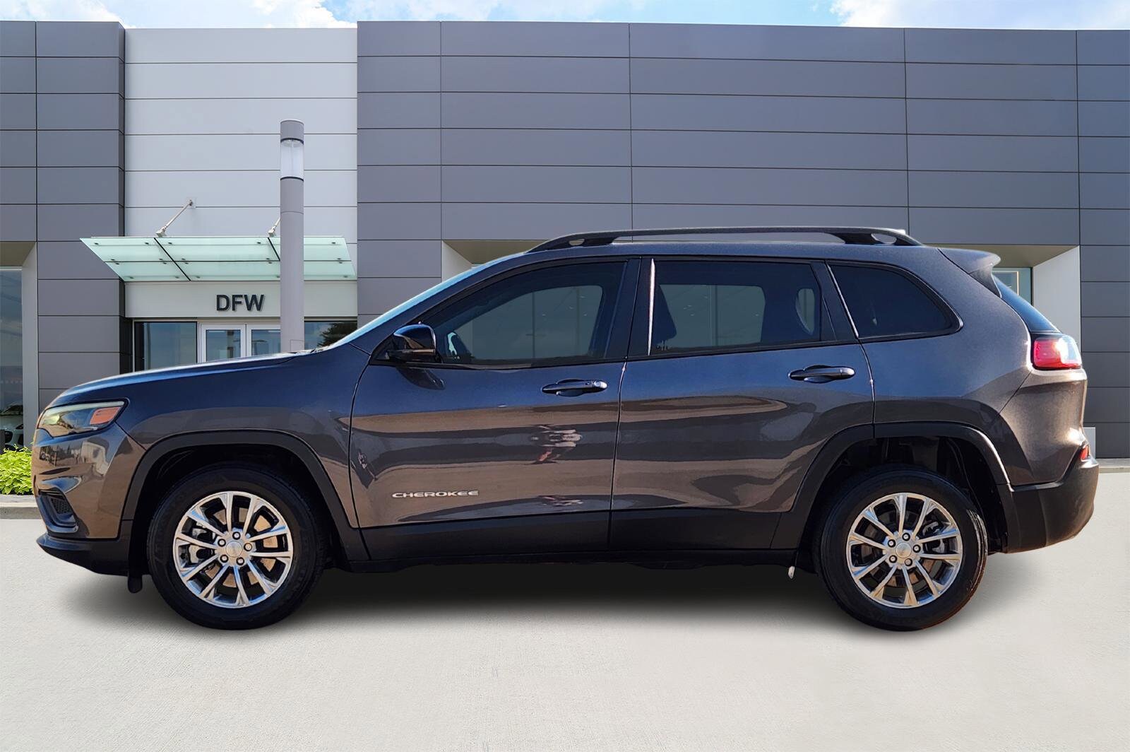 2022 Jeep Cherokee Latitude Lux photo 2