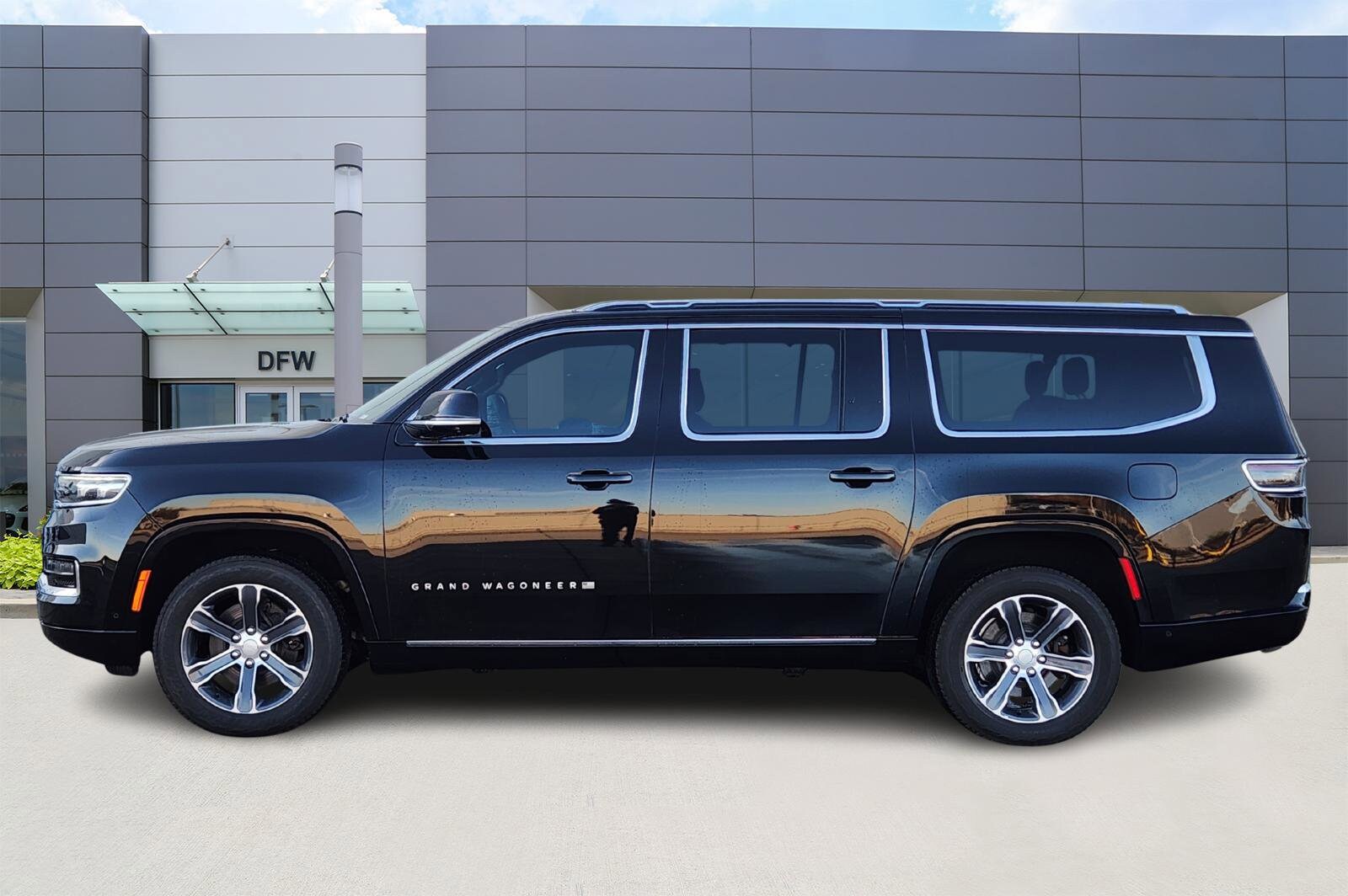 2023 Jeep Grand Wagoneer L photo 3