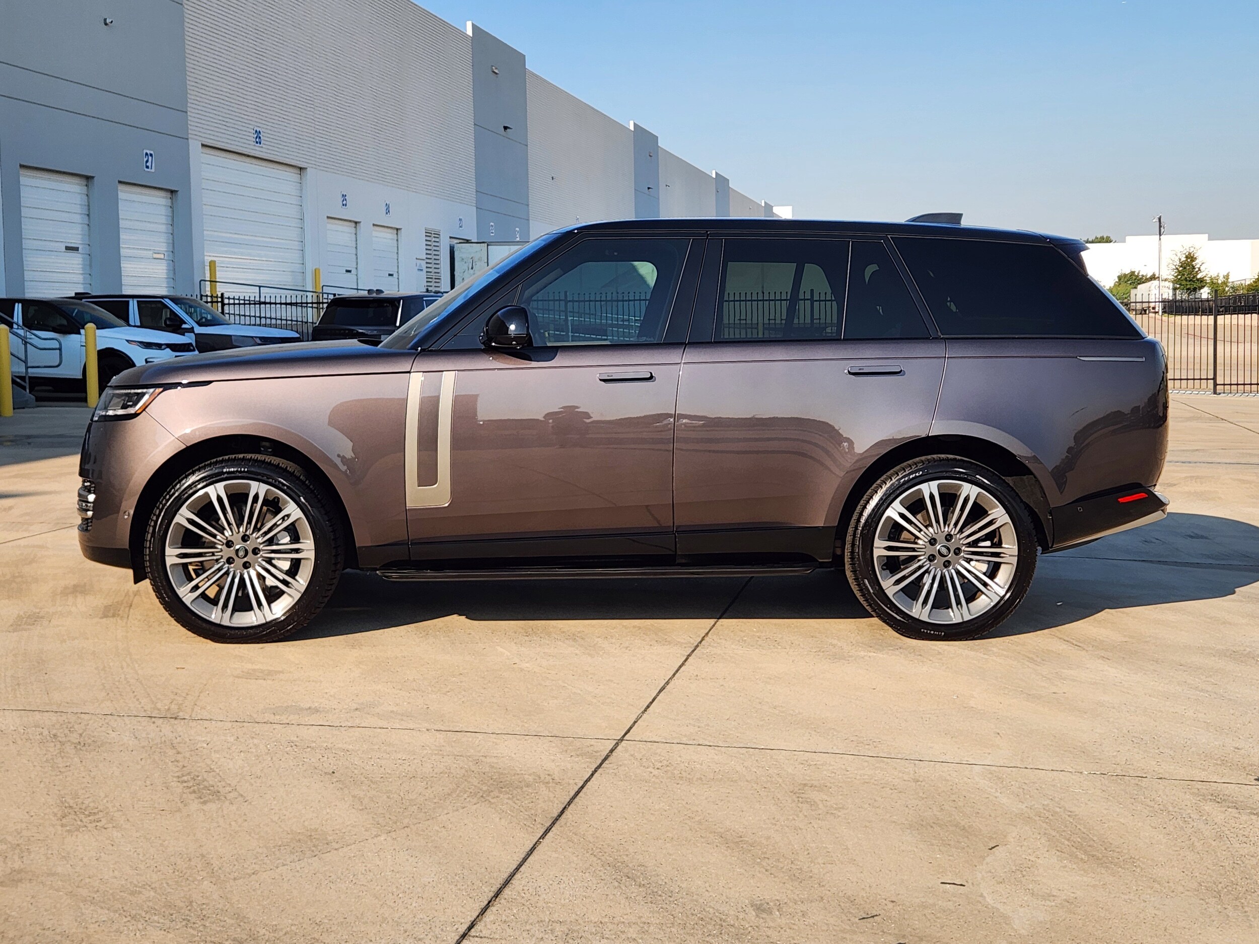 2023 Land Rover Range Rover SE photo 2