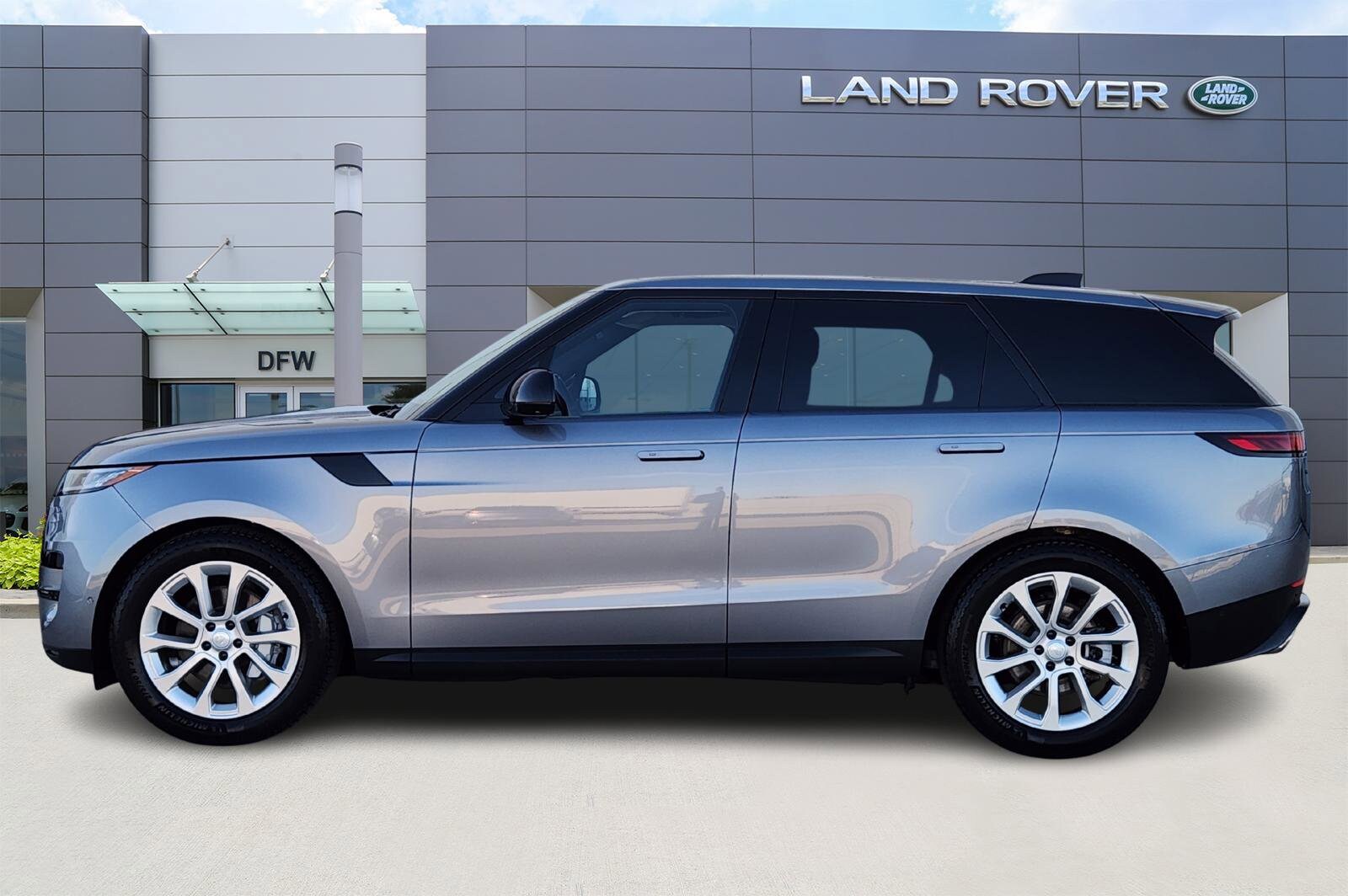 2024 Land Rover Range Rover Sport SE photo 3
