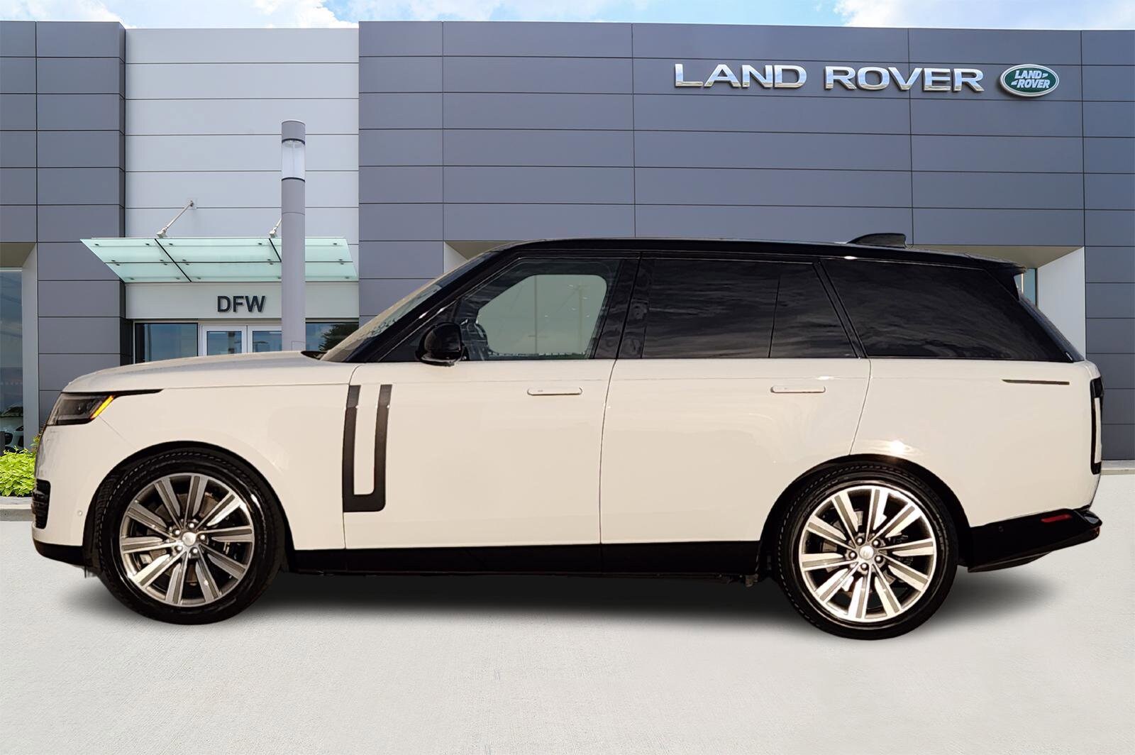 2023 Land Rover Range Rover SE photo 3