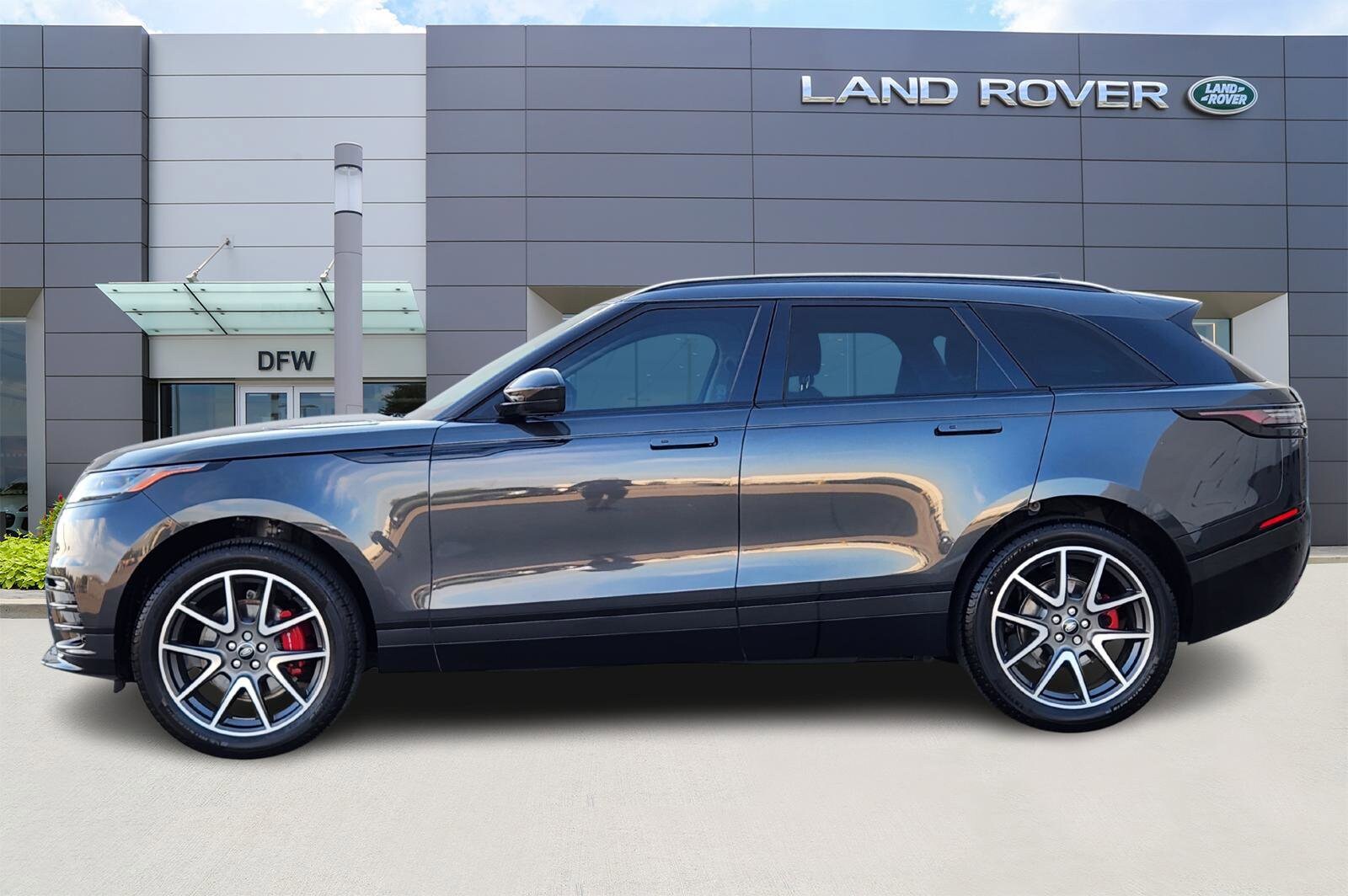 2025 Land Rover Range Rover Velar SE photo 2