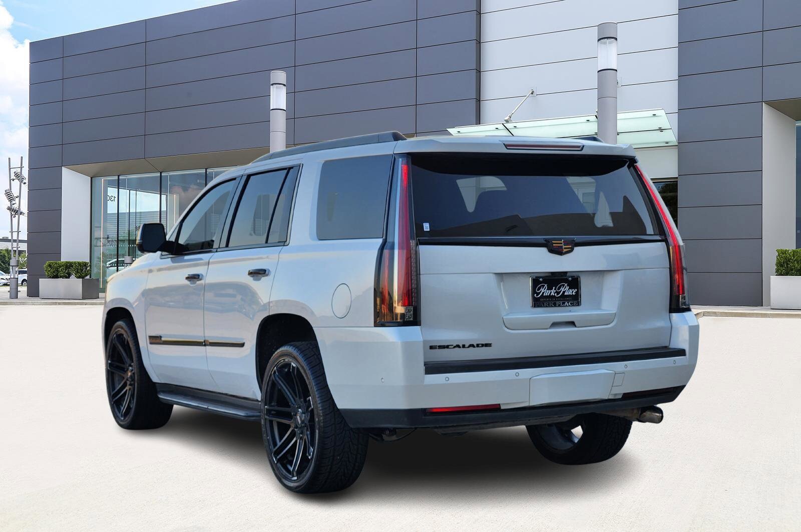 2018 Cadillac Escalade Luxury photo 4