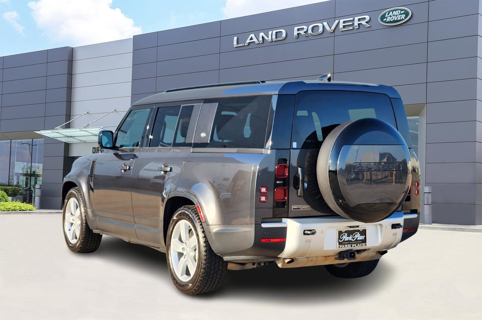 2023 Land Rover Defender 130 First Edition photo 2