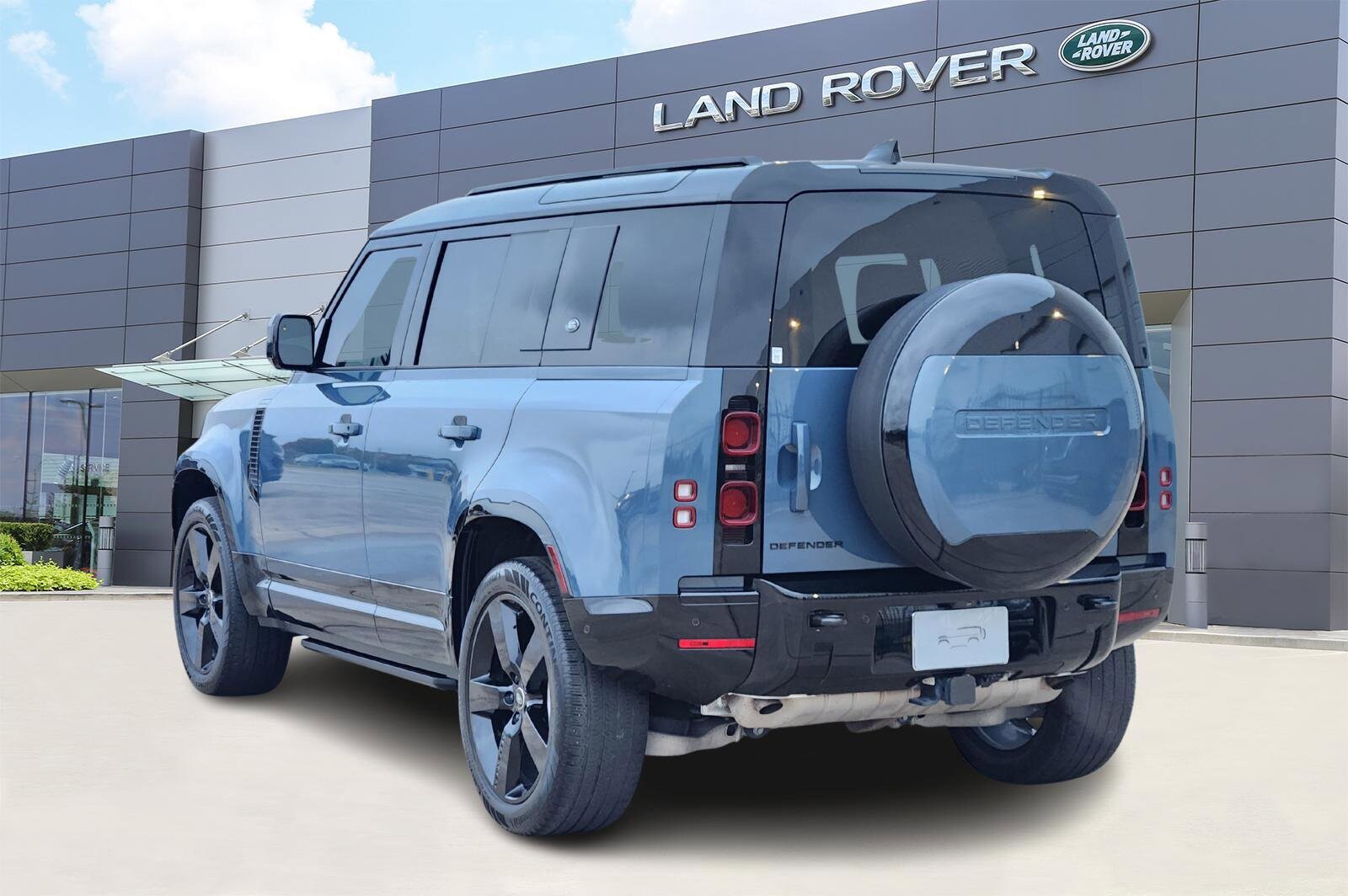 2024 Land Rover Defender 110 X-Dynamic SE photo 2