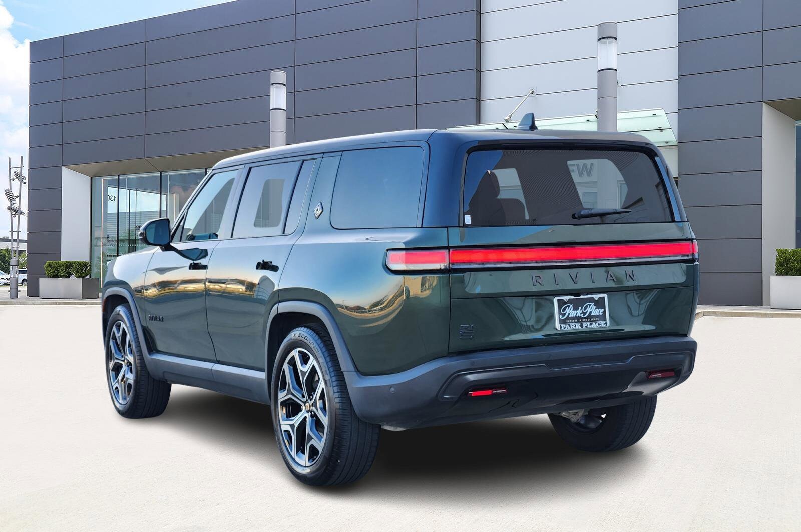 2025 Rivian R1S Adventure photo 4