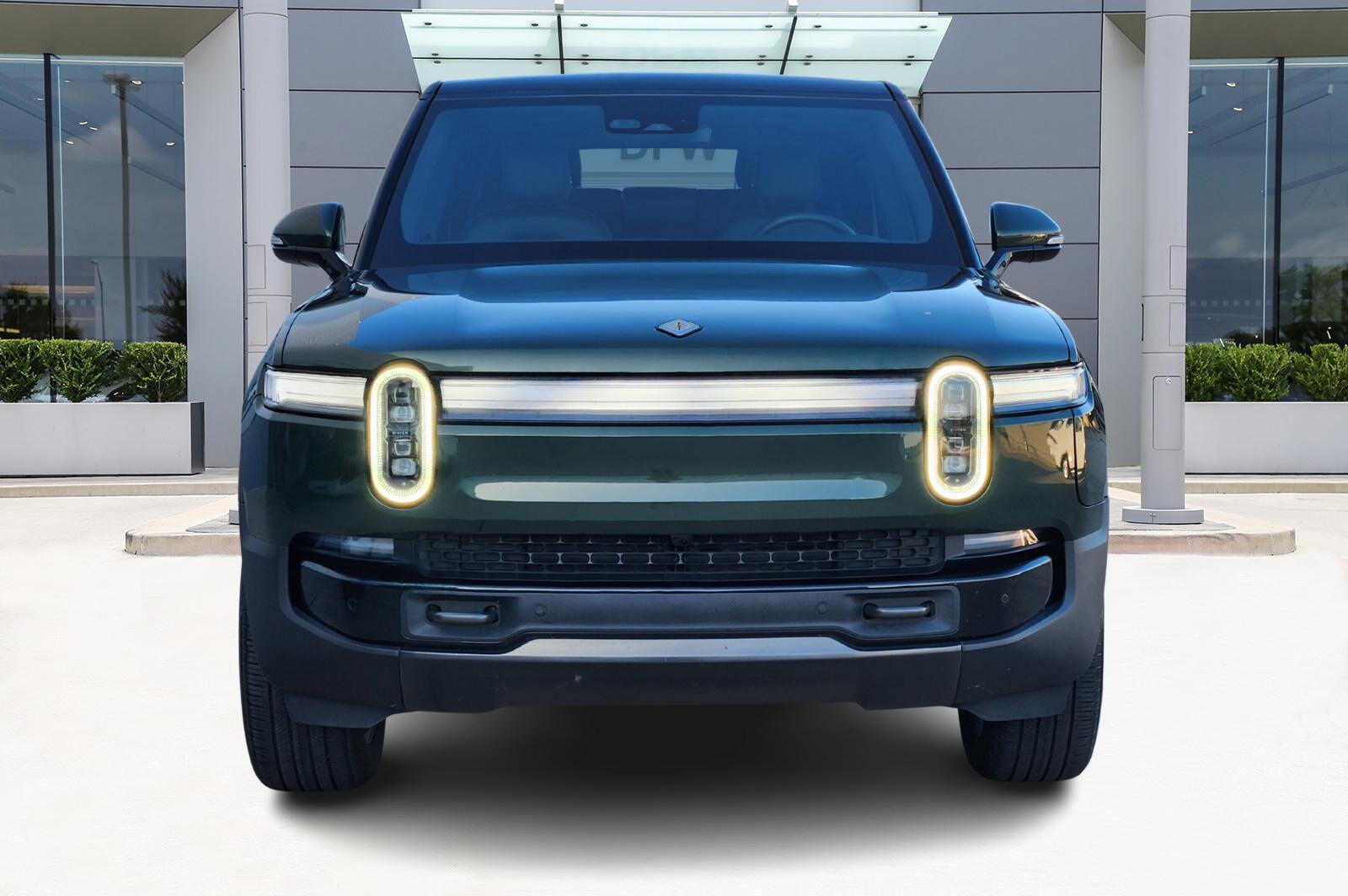 2025 Rivian R1S Adventure photo 2
