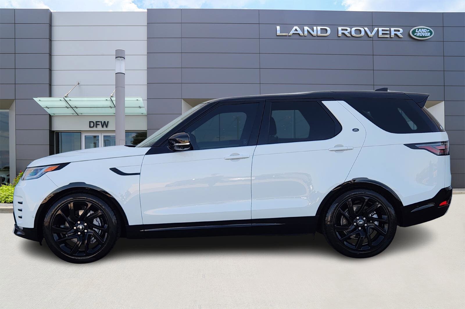 2023 Land Rover Discovery S R-Dynamic photo 2