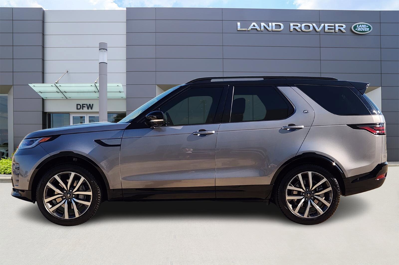 2024 Land Rover Discovery SE photo 3