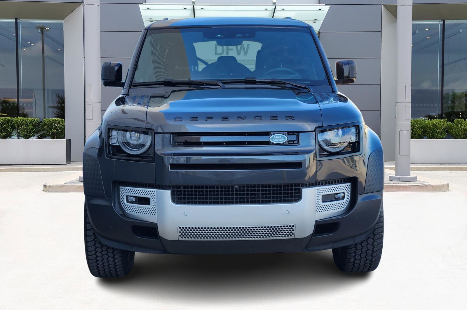 2025 Land Rover Defender 110 S photo 2