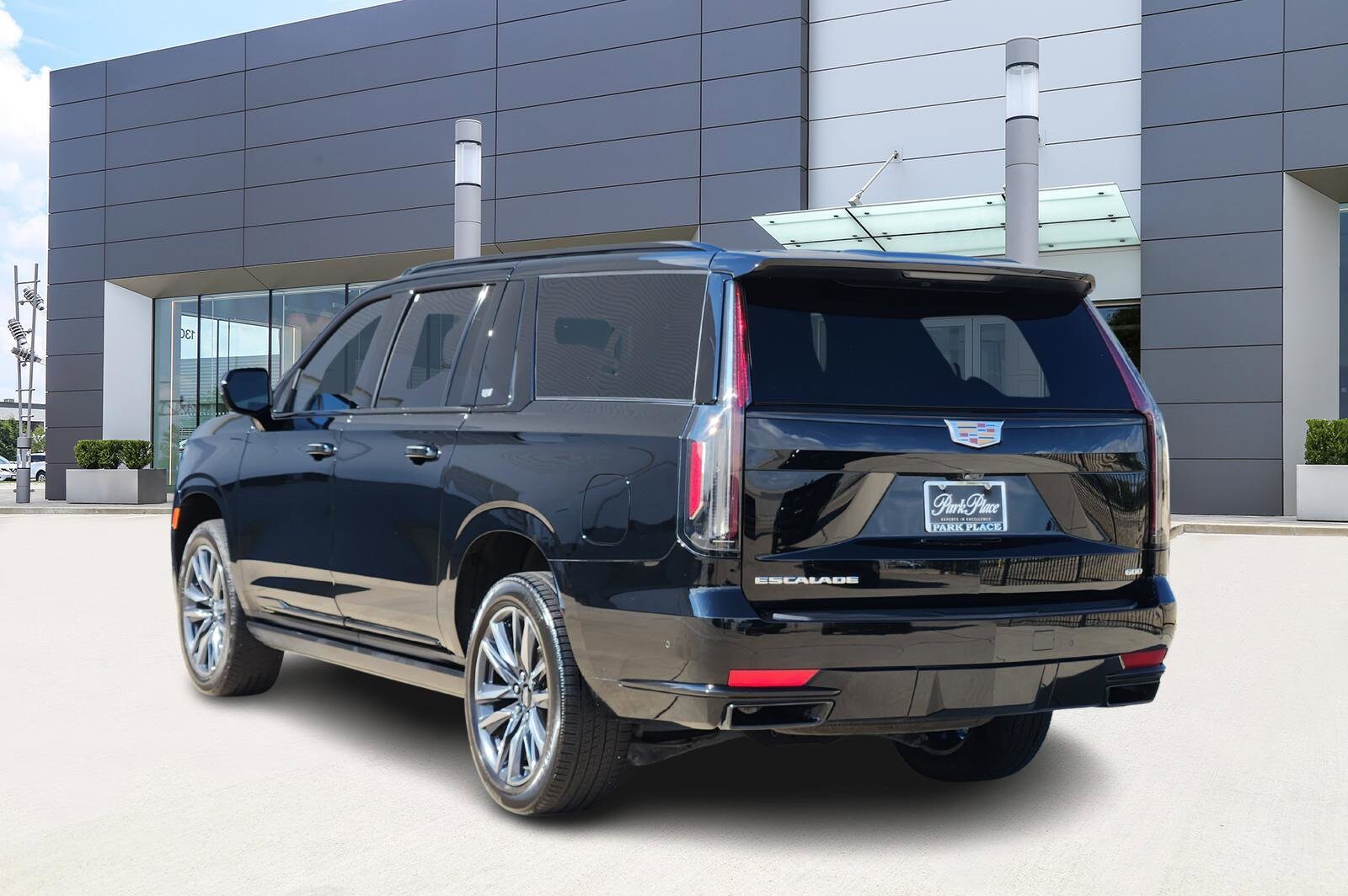 2023 Cadillac Escalade ESV Sport Platinum photo 4