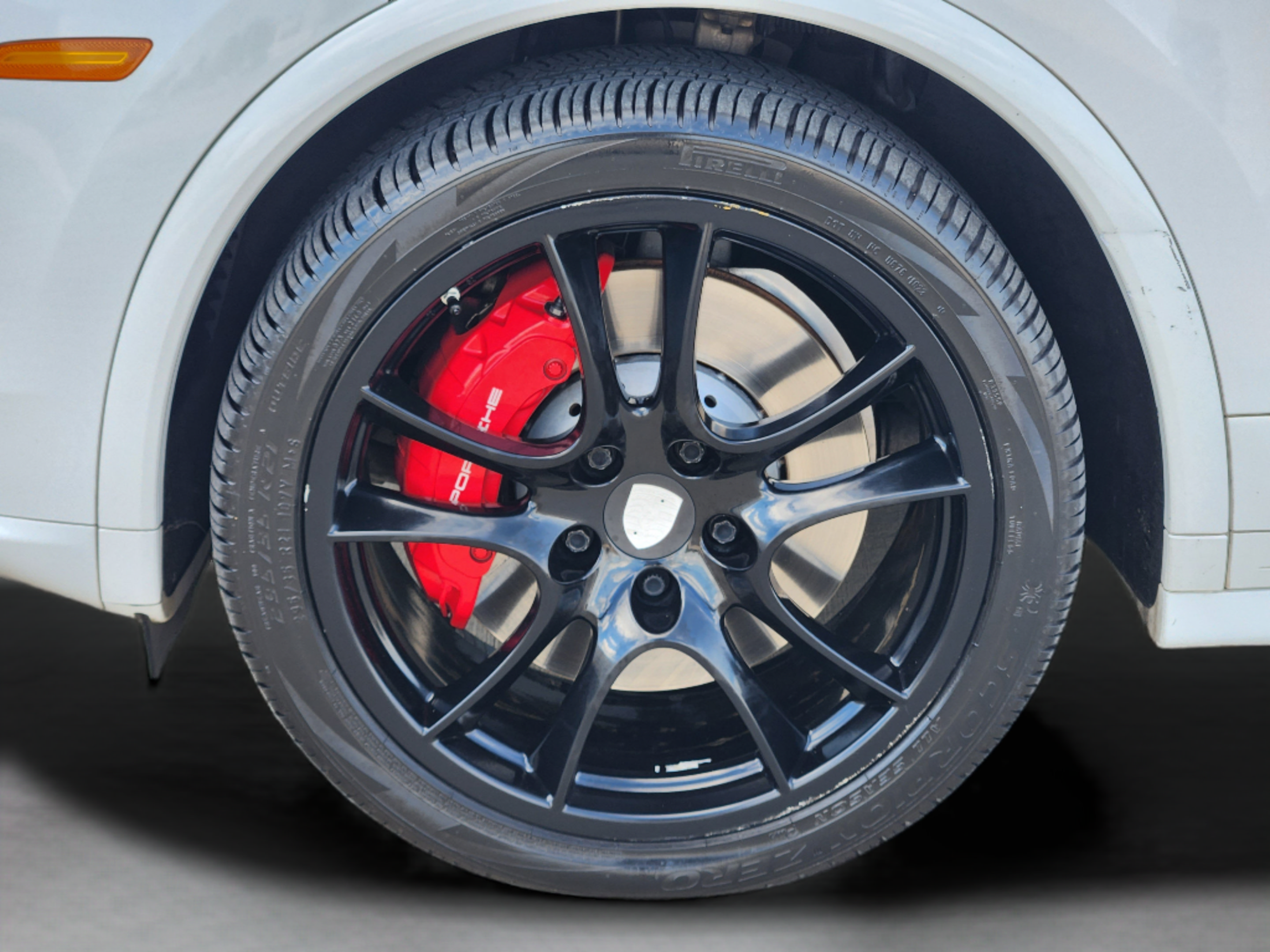 2016 Porsche Cayenne GTS thumbnail 32