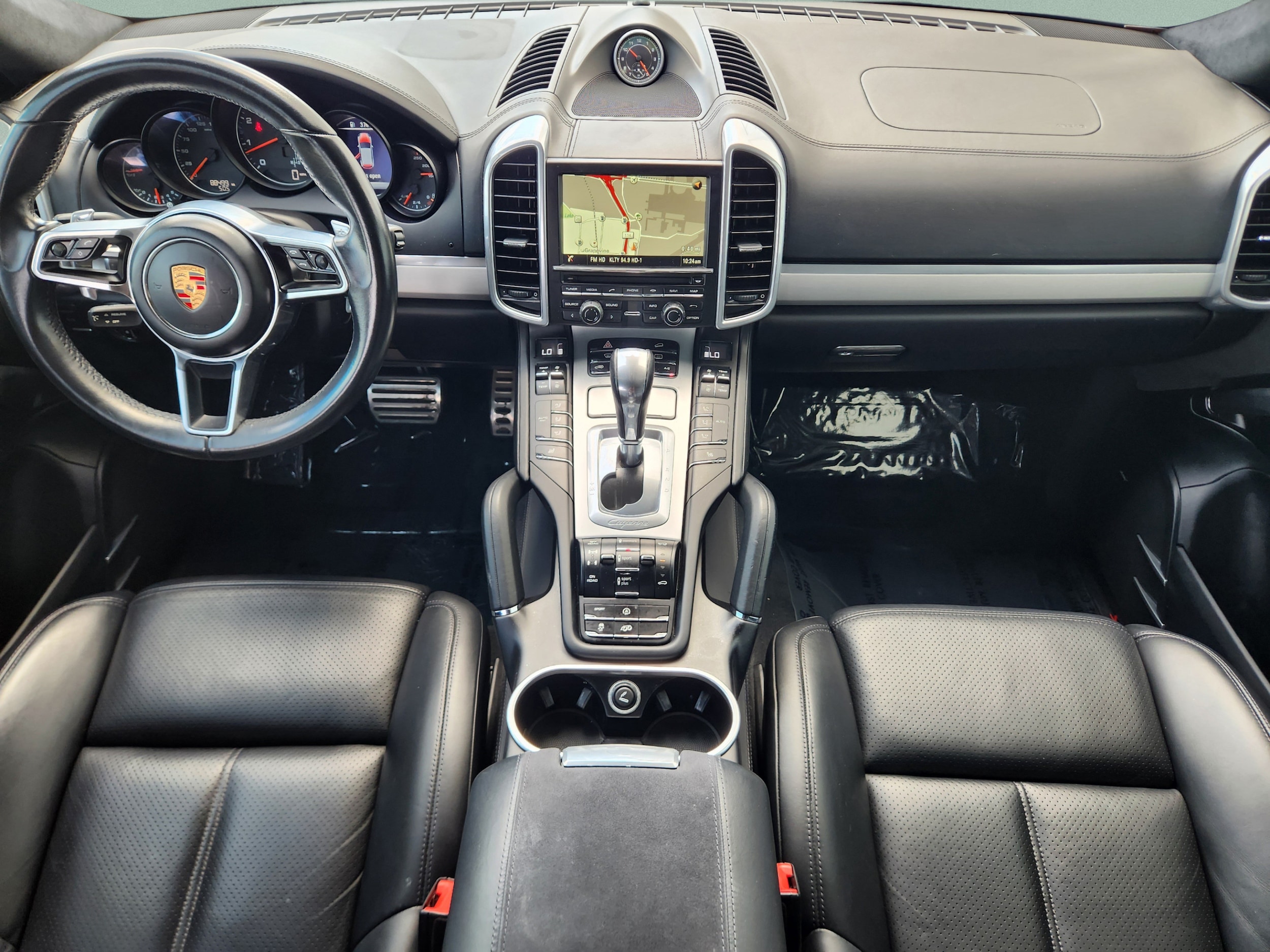 2016 Porsche Cayenne GTS thumbnail 22
