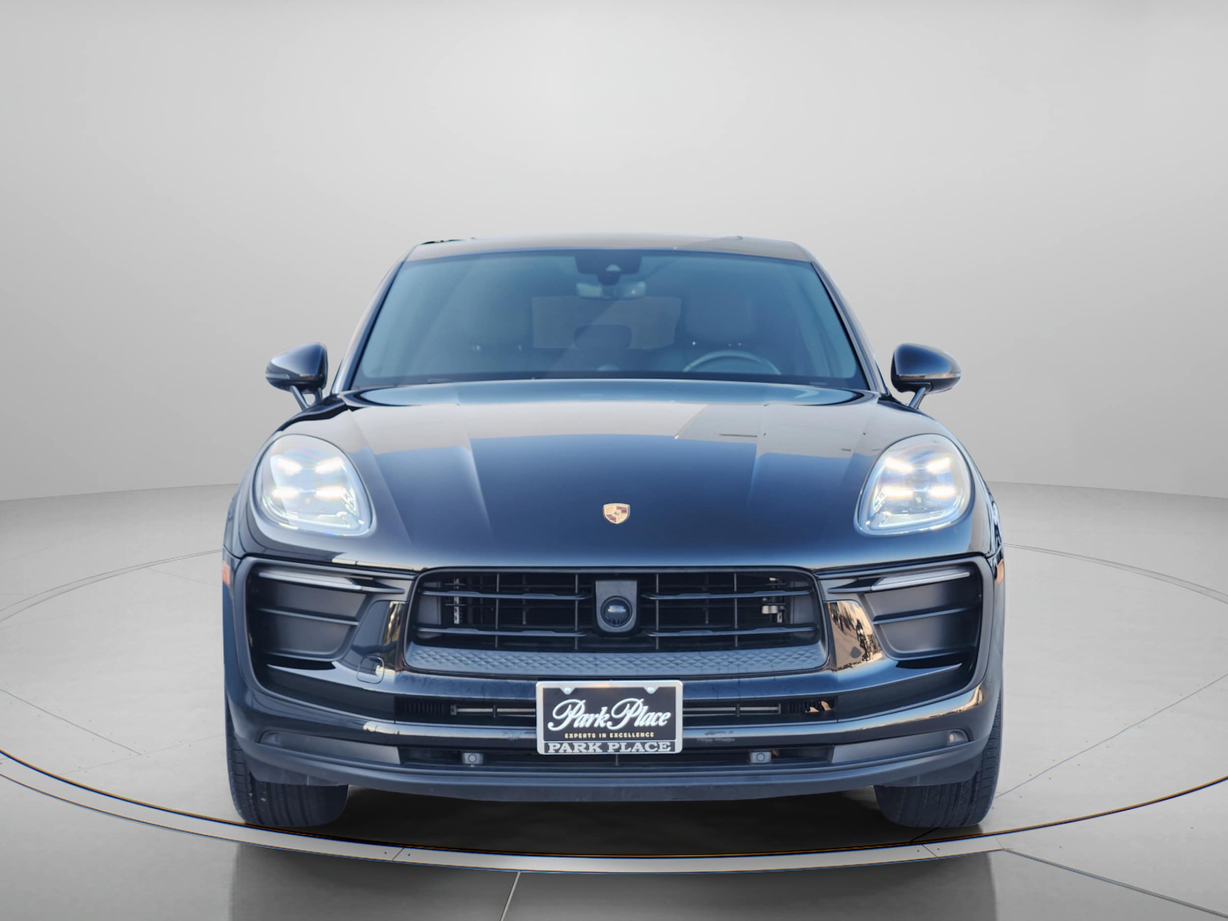 2024 Porsche Macan thumbnail 6