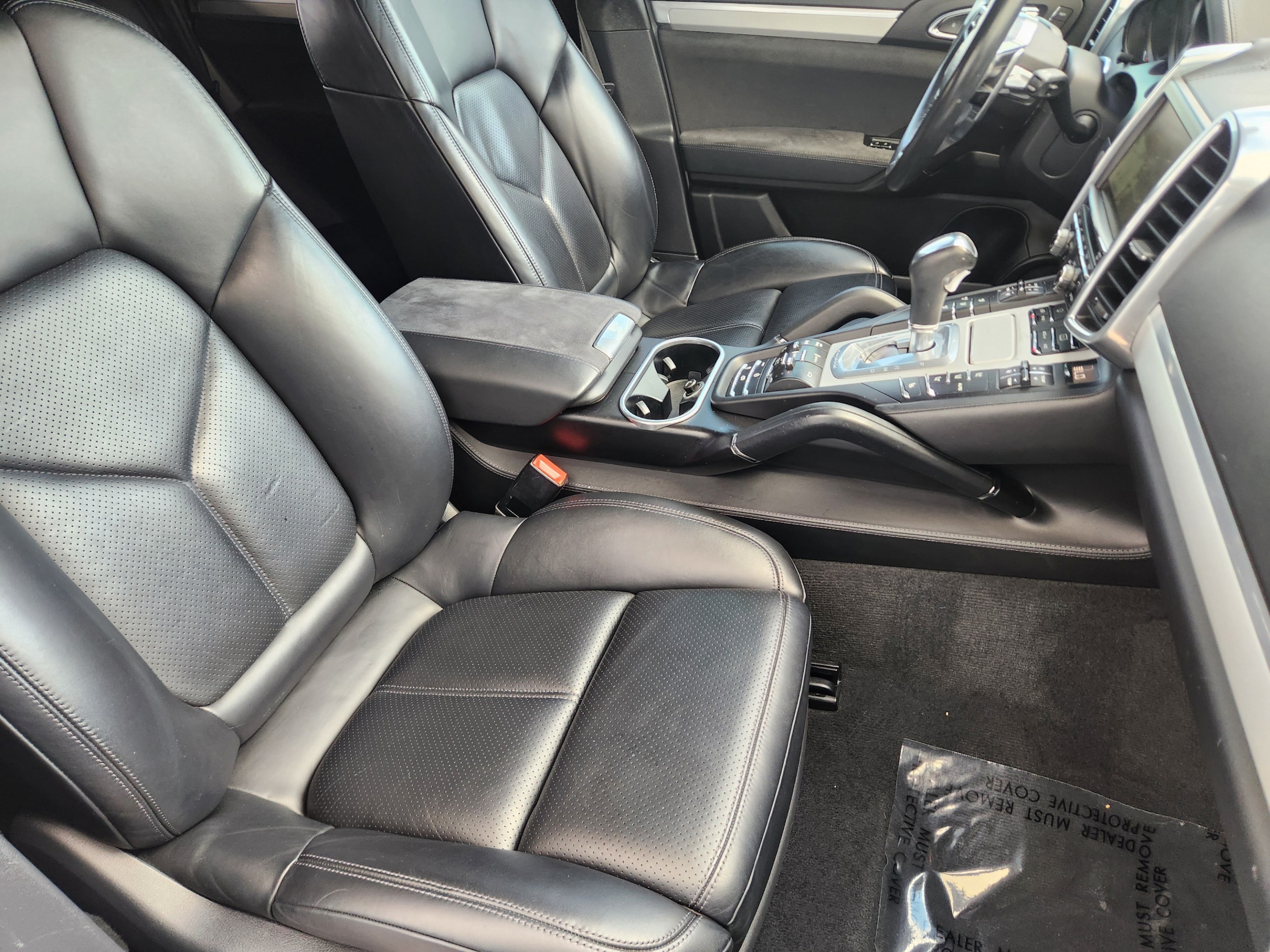 2016 Porsche Cayenne GTS thumbnail 8