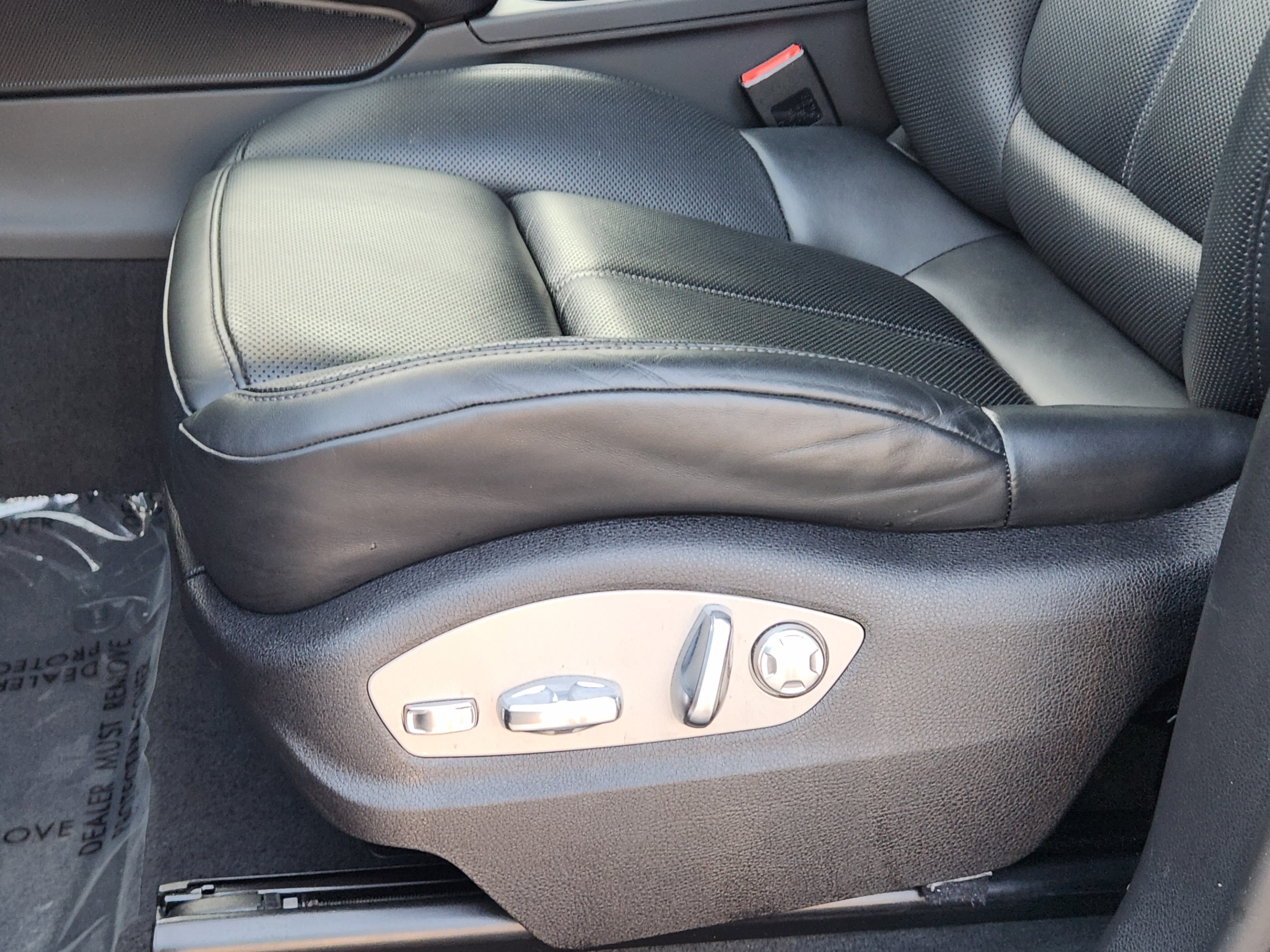 2024 Porsche Macan thumbnail 18