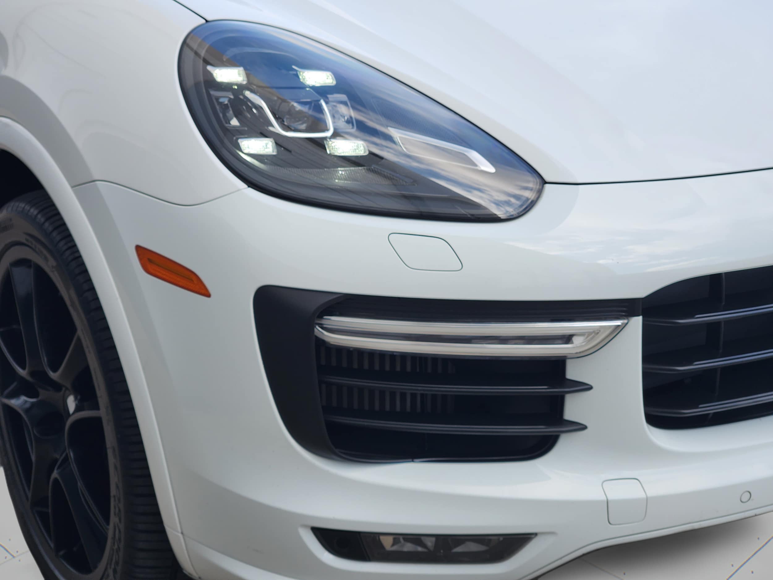 2016 Porsche Cayenne GTS thumbnail 30