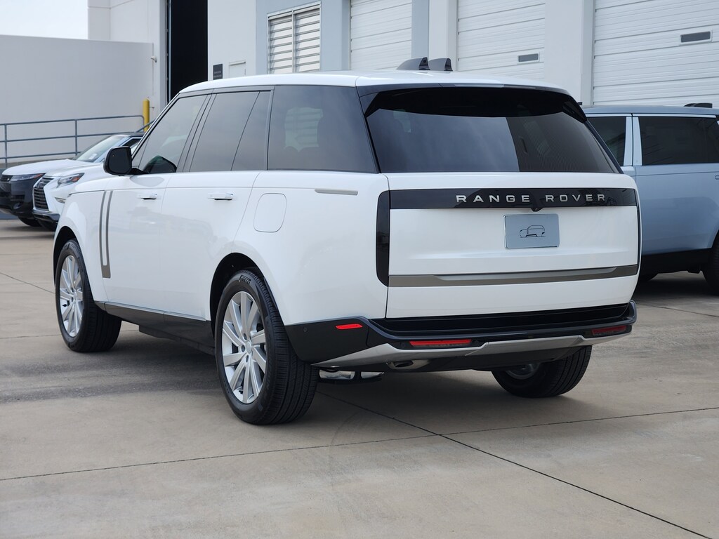 New 2025 Land Rover Range Rover P550e SE SUV
