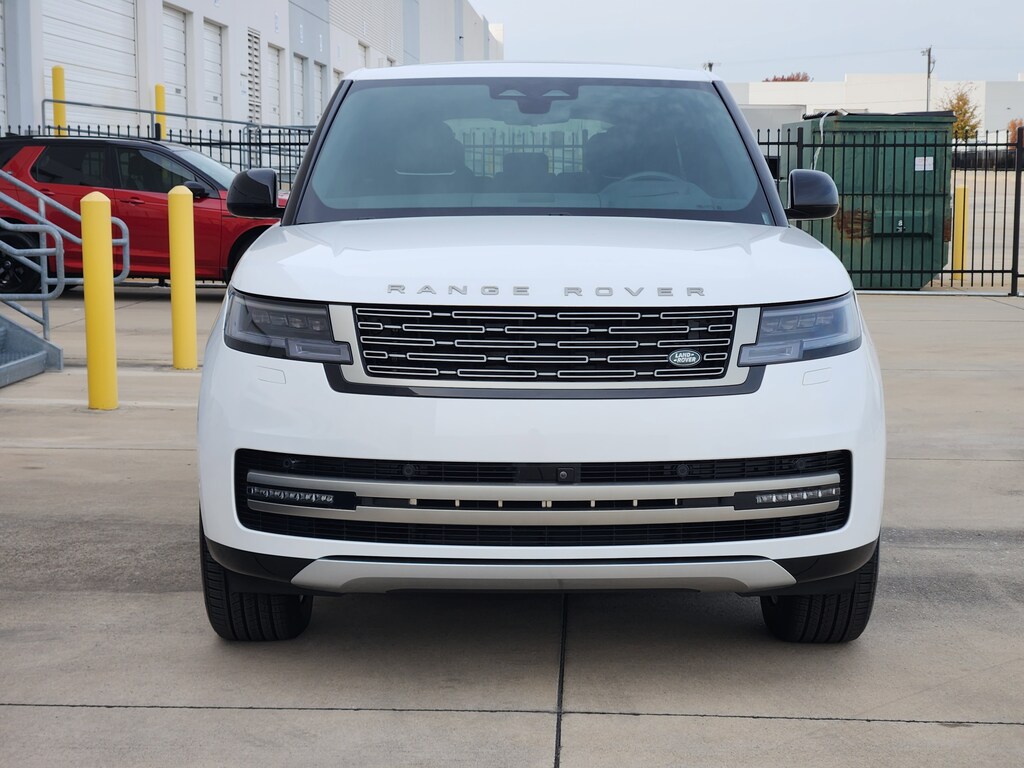 New 2025 Land Rover Range Rover P550e SE SUV