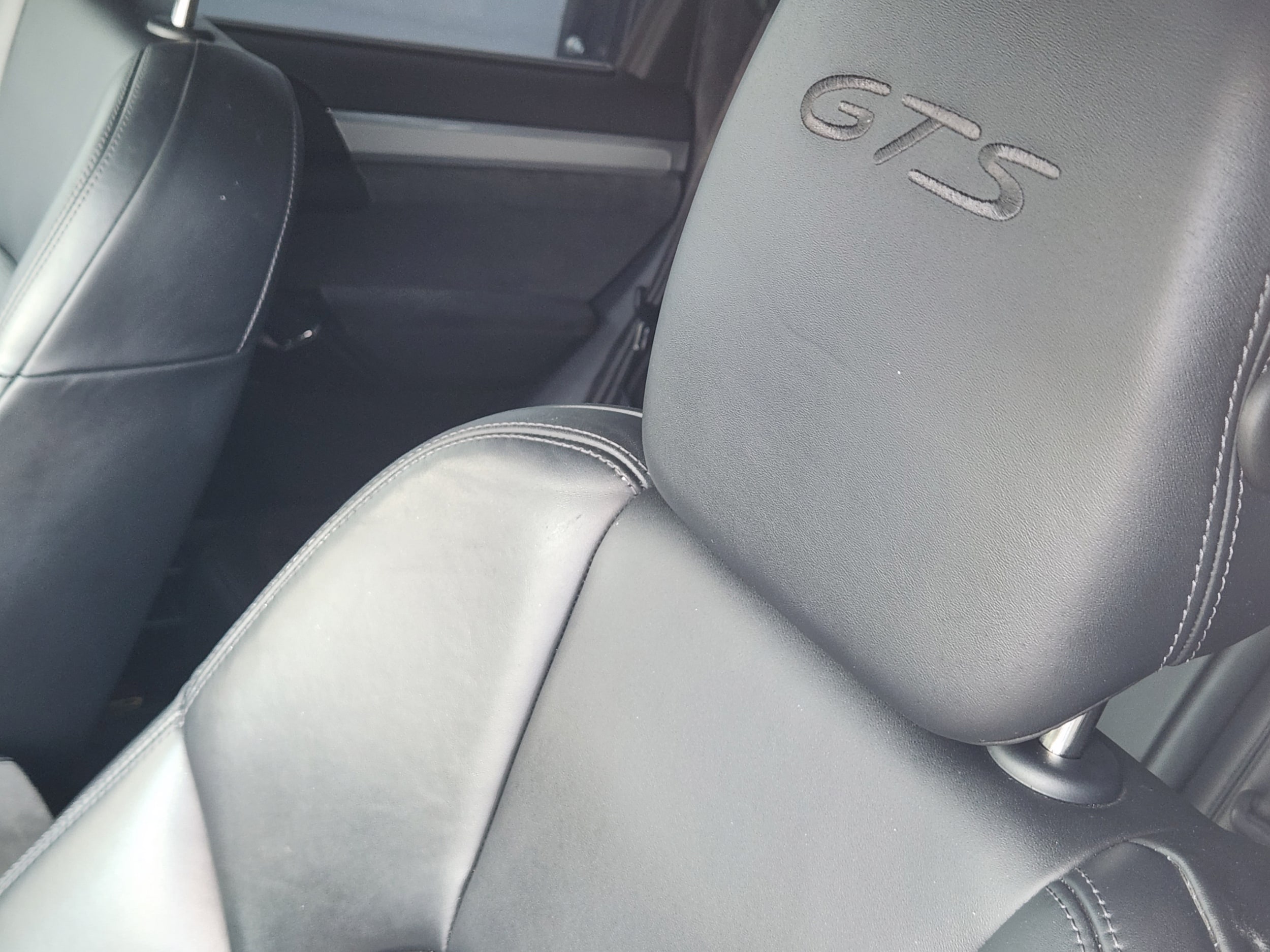 2016 Porsche Cayenne GTS thumbnail 9
