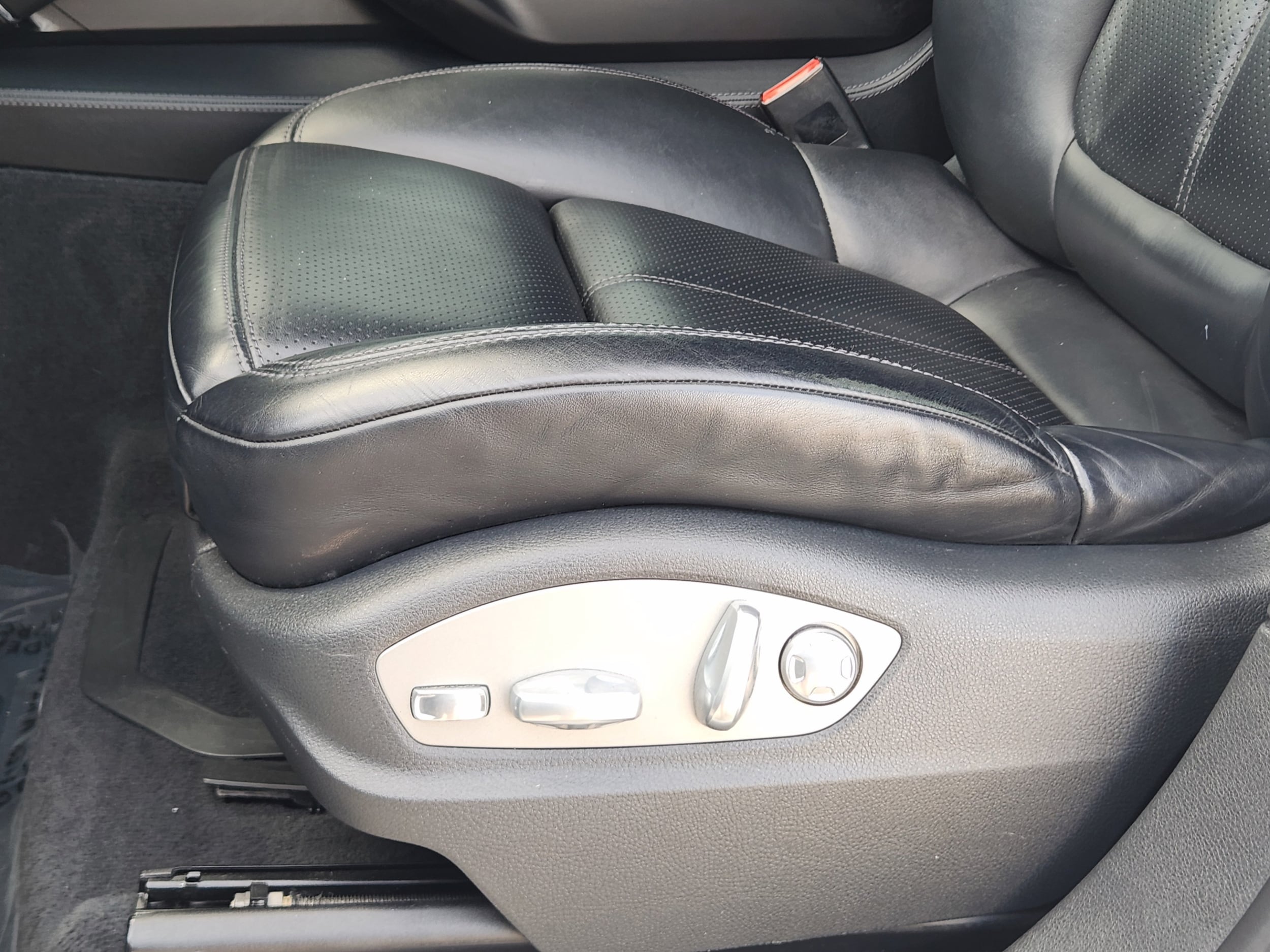 2016 Porsche Cayenne GTS thumbnail 20