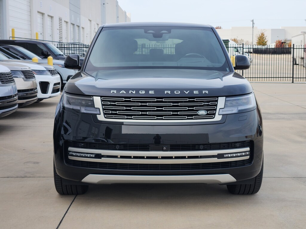 New 2025 Land Rover Range Rover P550e SE SUV