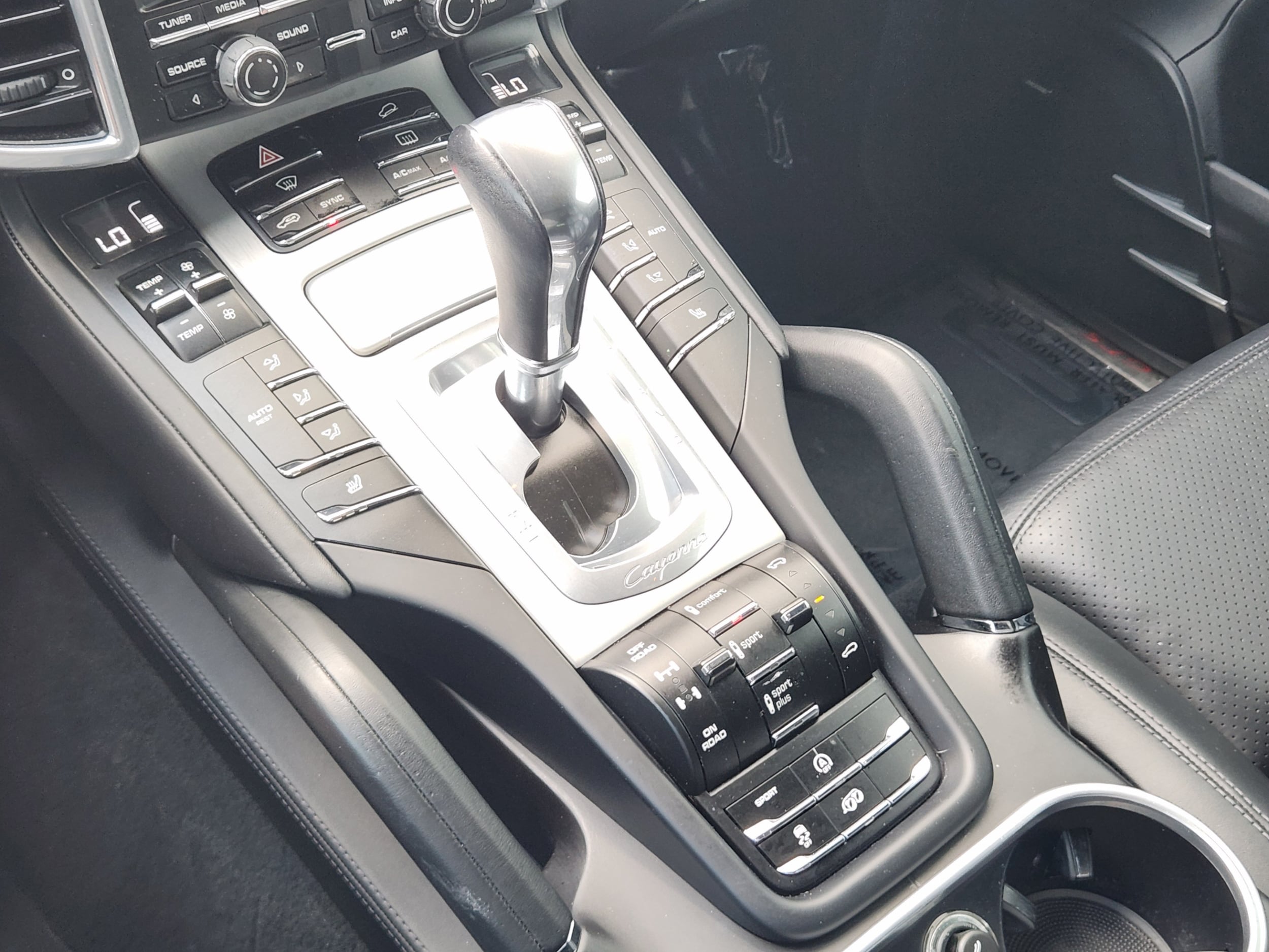 2016 Porsche Cayenne GTS thumbnail 14