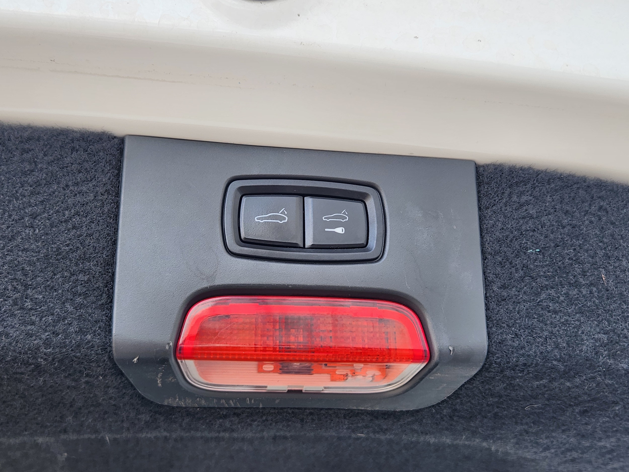 2016 Porsche Cayenne GTS thumbnail 36