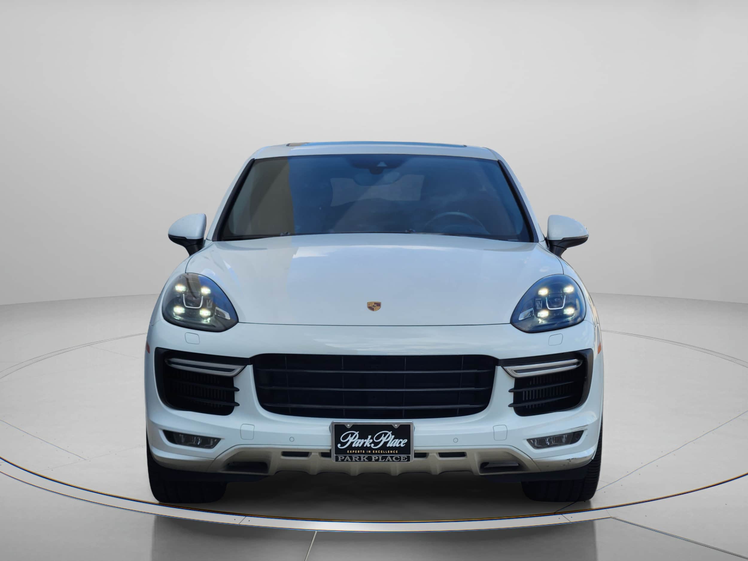 2016 Porsche Cayenne GTS thumbnail 6