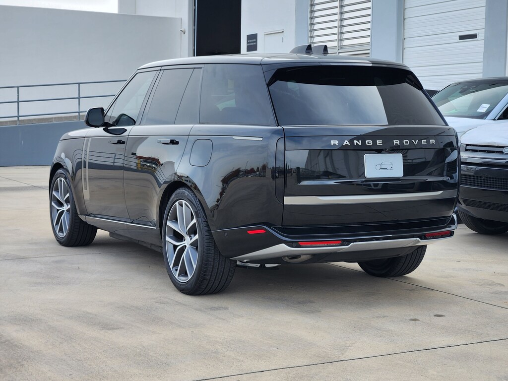 New 2025 Land Rover Range Rover P550e SE SUV
