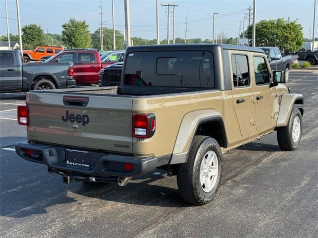 Used 2020 Jeep Gladiator Sport S Truck Crew Cab