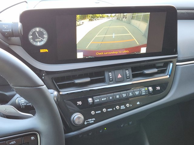 2025 Lexus ES 350 - Photo 14