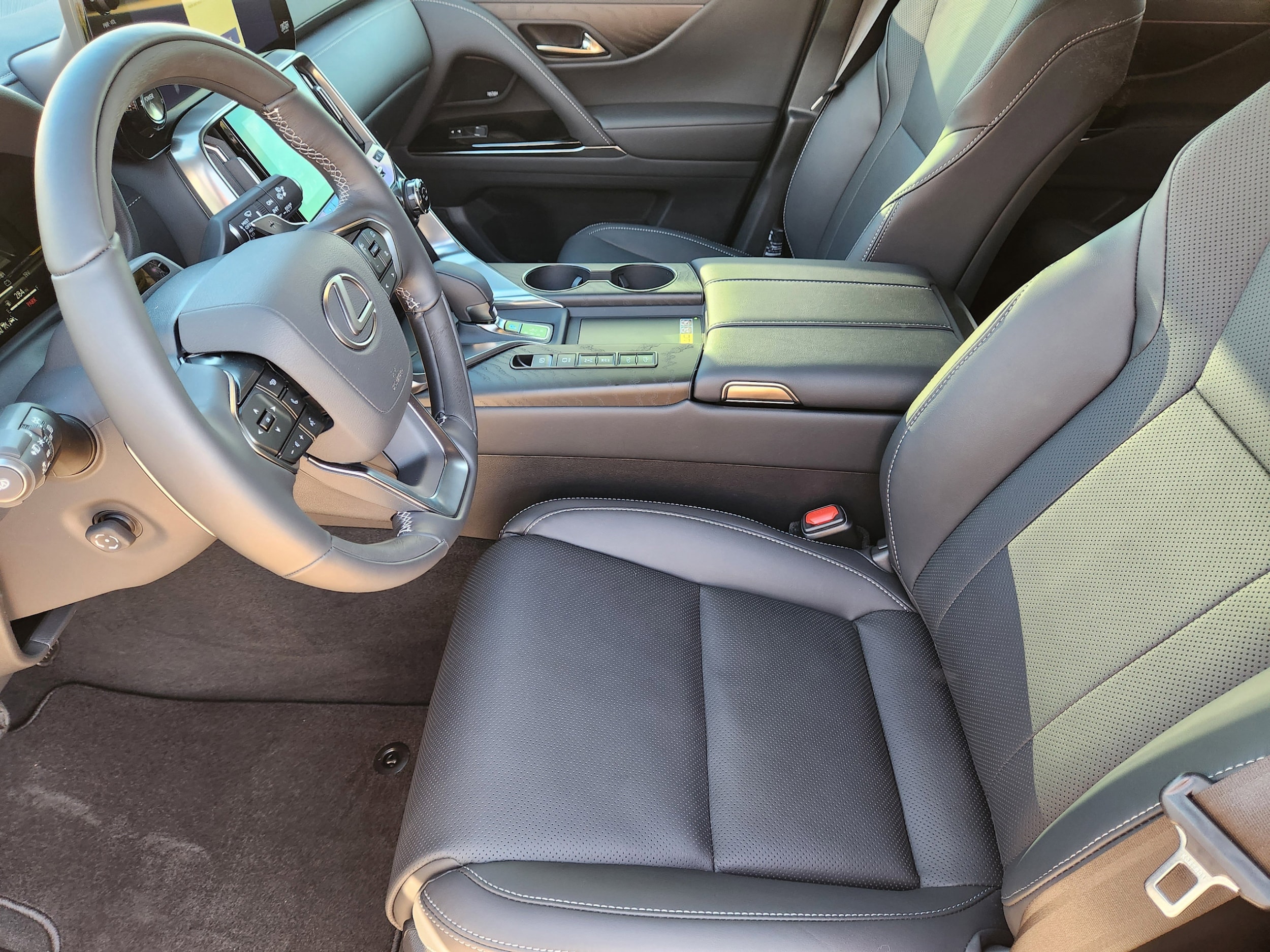 2026 Lexus LX 700h Luxury - Photo 6
