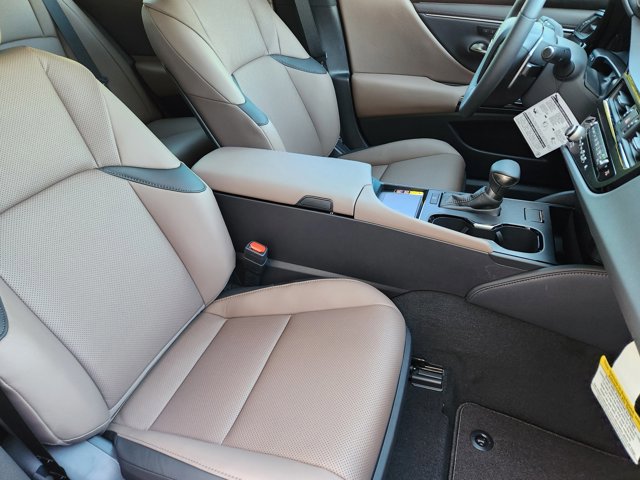 2025 Lexus ES 350 - Photo 11