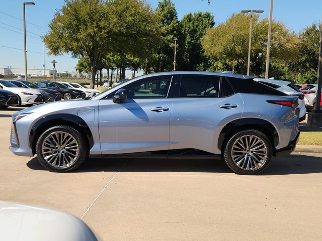 2023 Lexus RZ 450e Luxury photo 3