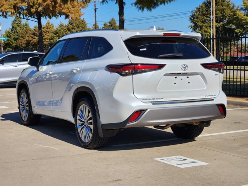 Used 2025 Toyota Highlander Hybrid Platinum SUV