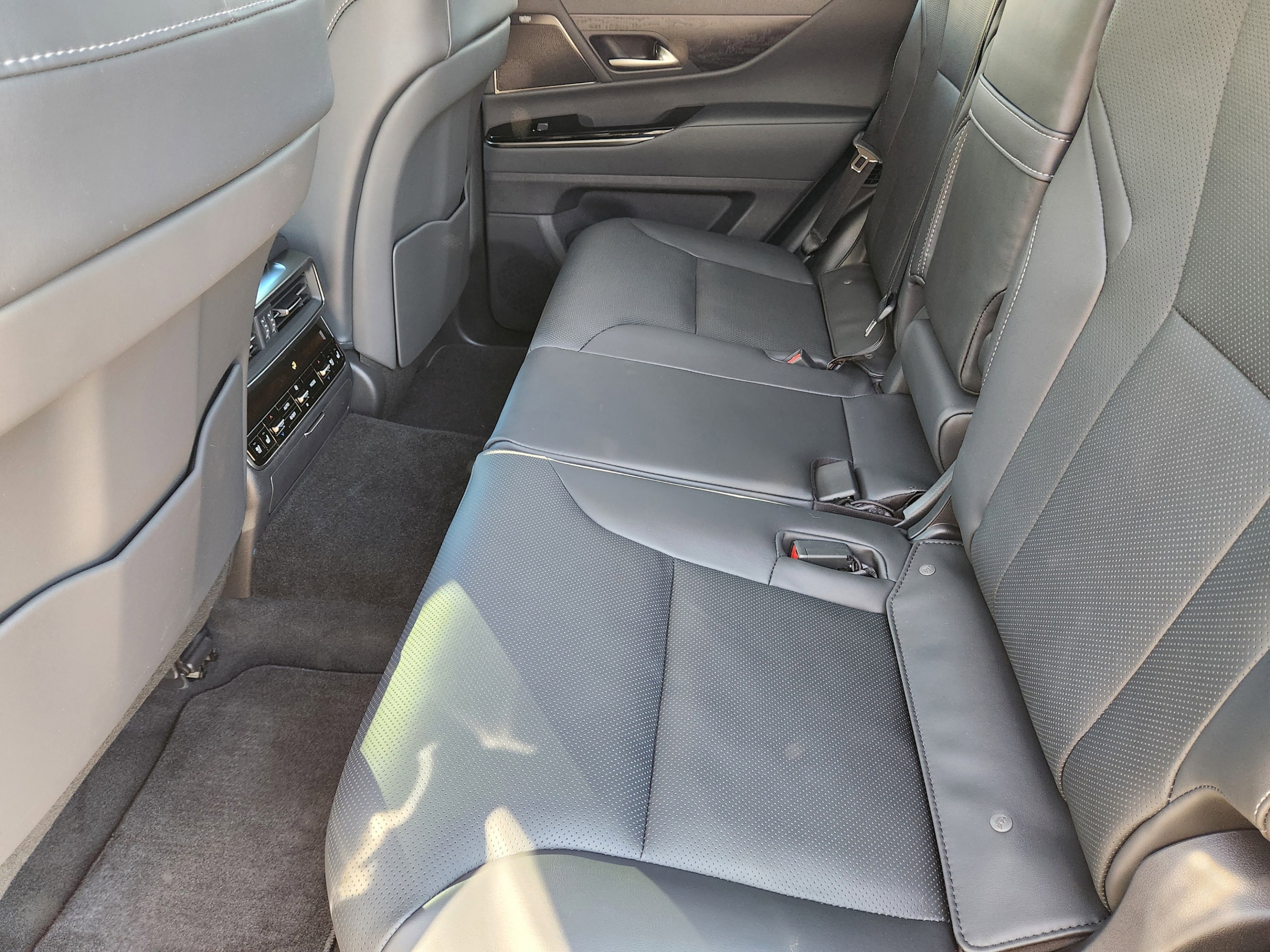 2026 Lexus LX 700h Luxury - Photo 19
