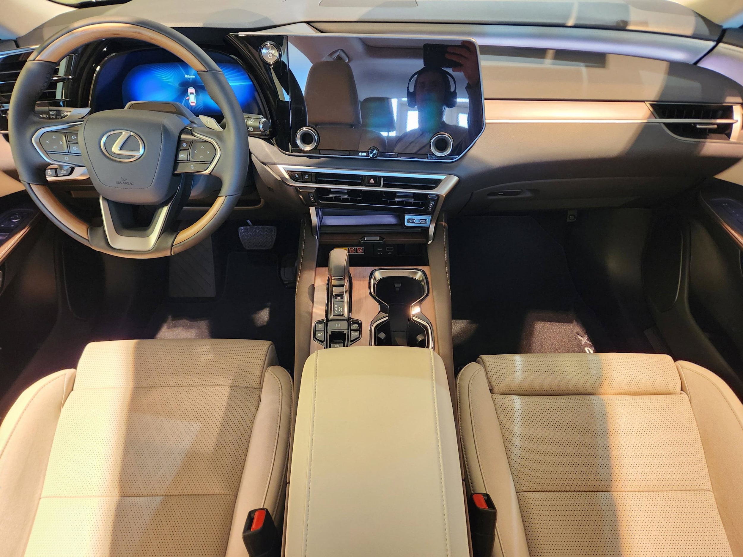 2026 Lexus RX 450h+ Luxury - Photo 16
