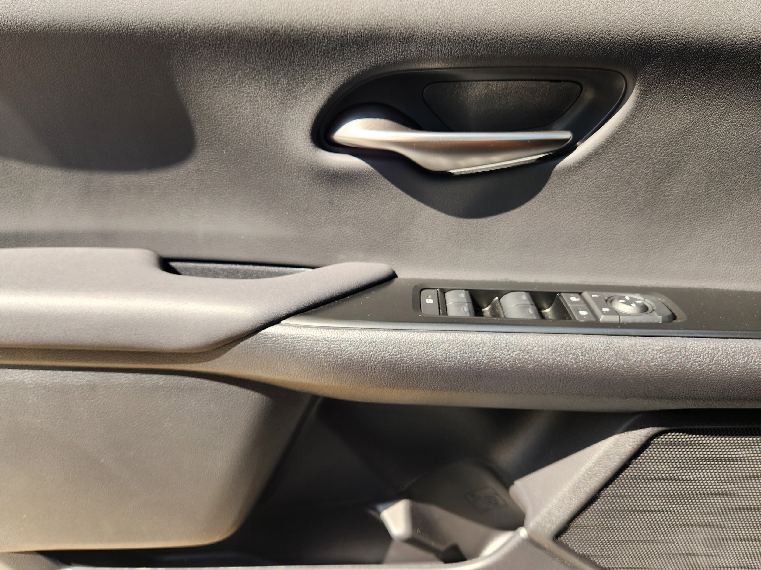 2026 Lexus UX Hybrid 300h F Sport Design - Photo 15
