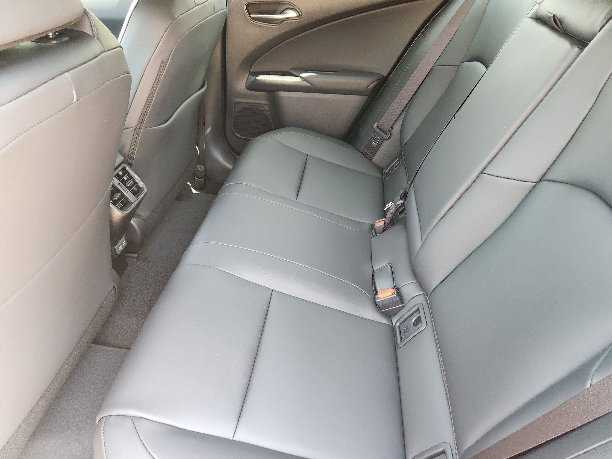 2026 Lexus UX Hybrid 300h F Sport Design - Photo 19
