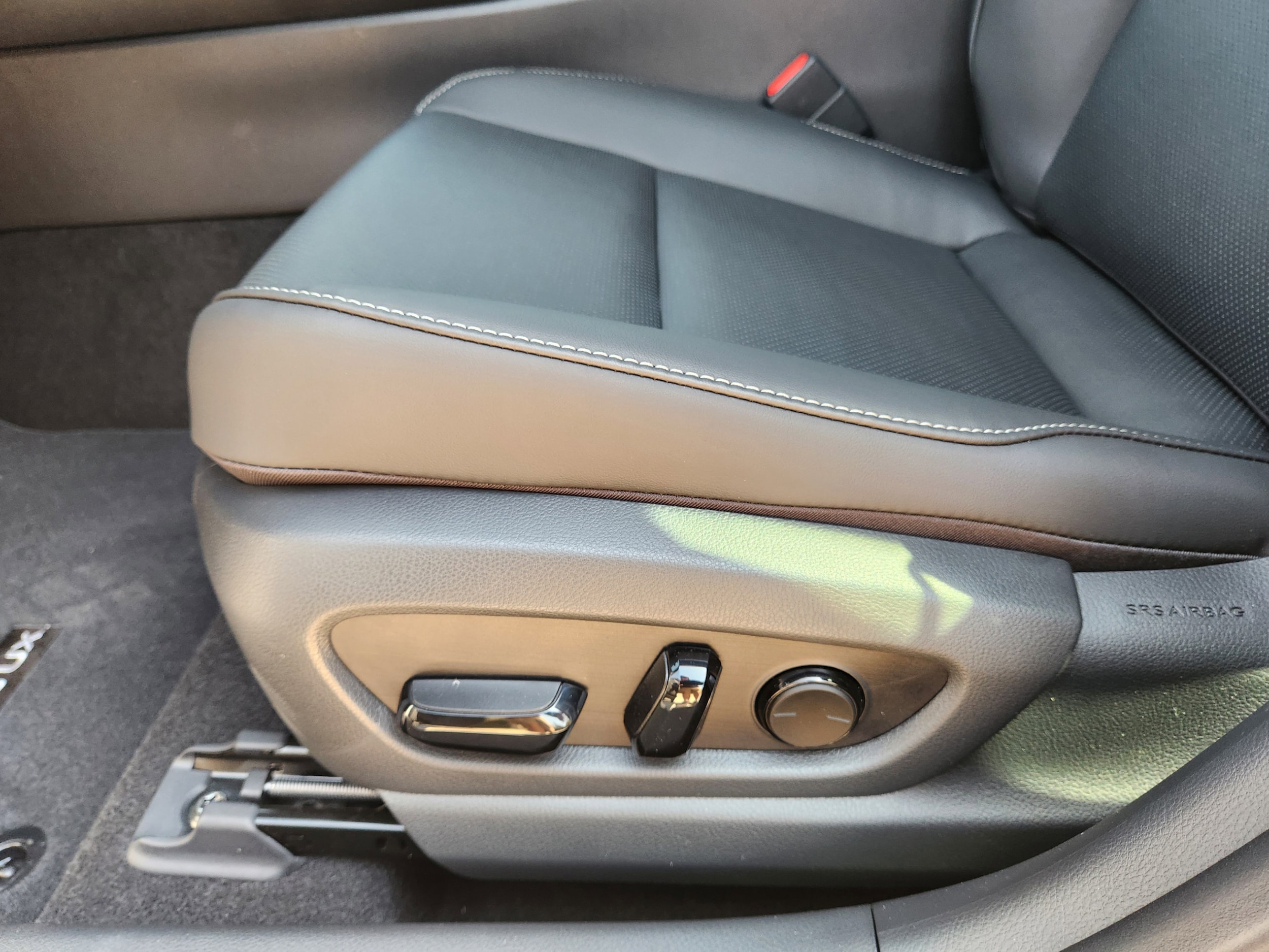 2026 Lexus UX Hybrid 300h F Sport Design - Photo 16