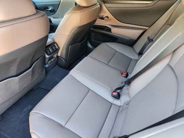 2025 Lexus ES 350 - Photo 21