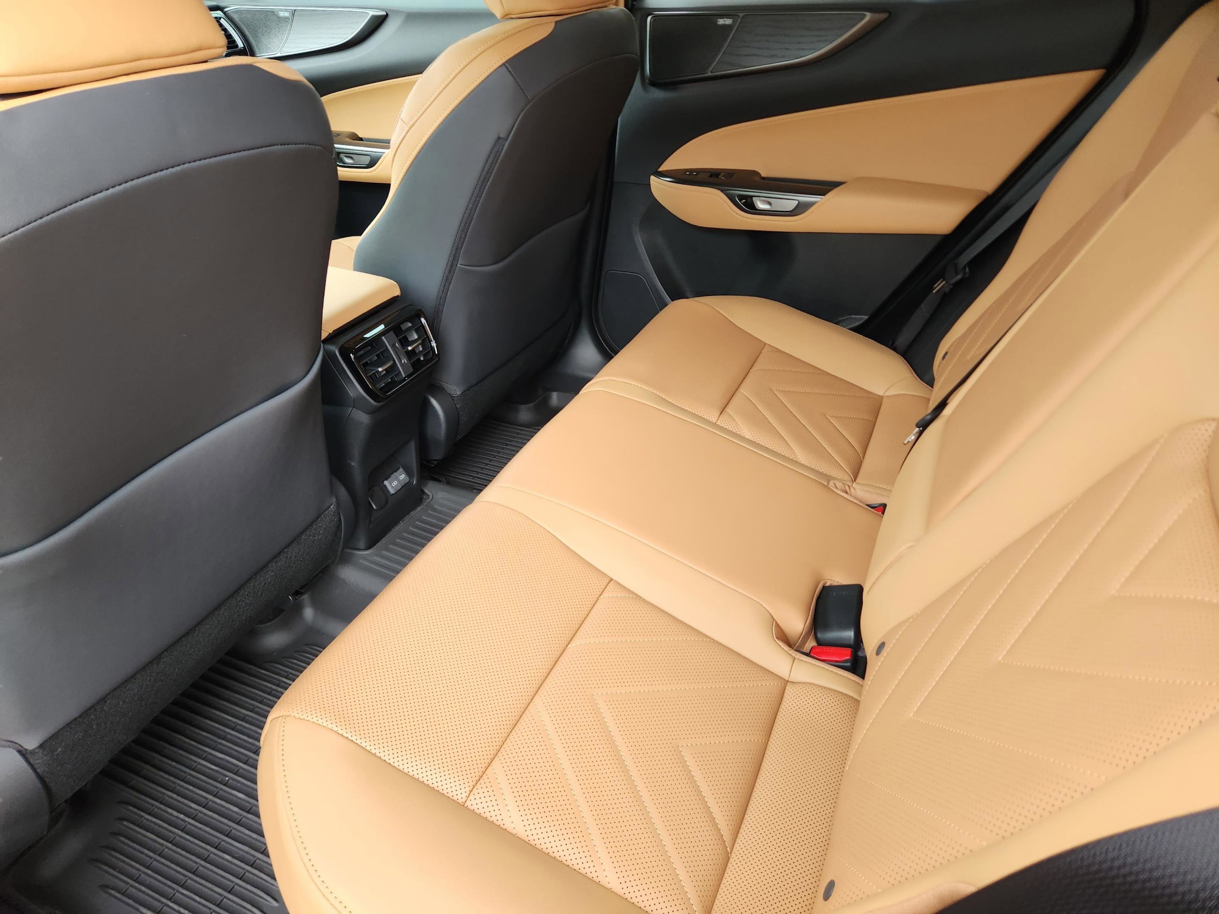 2026 Lexus NX 450h+ Luxury - Photo 18
