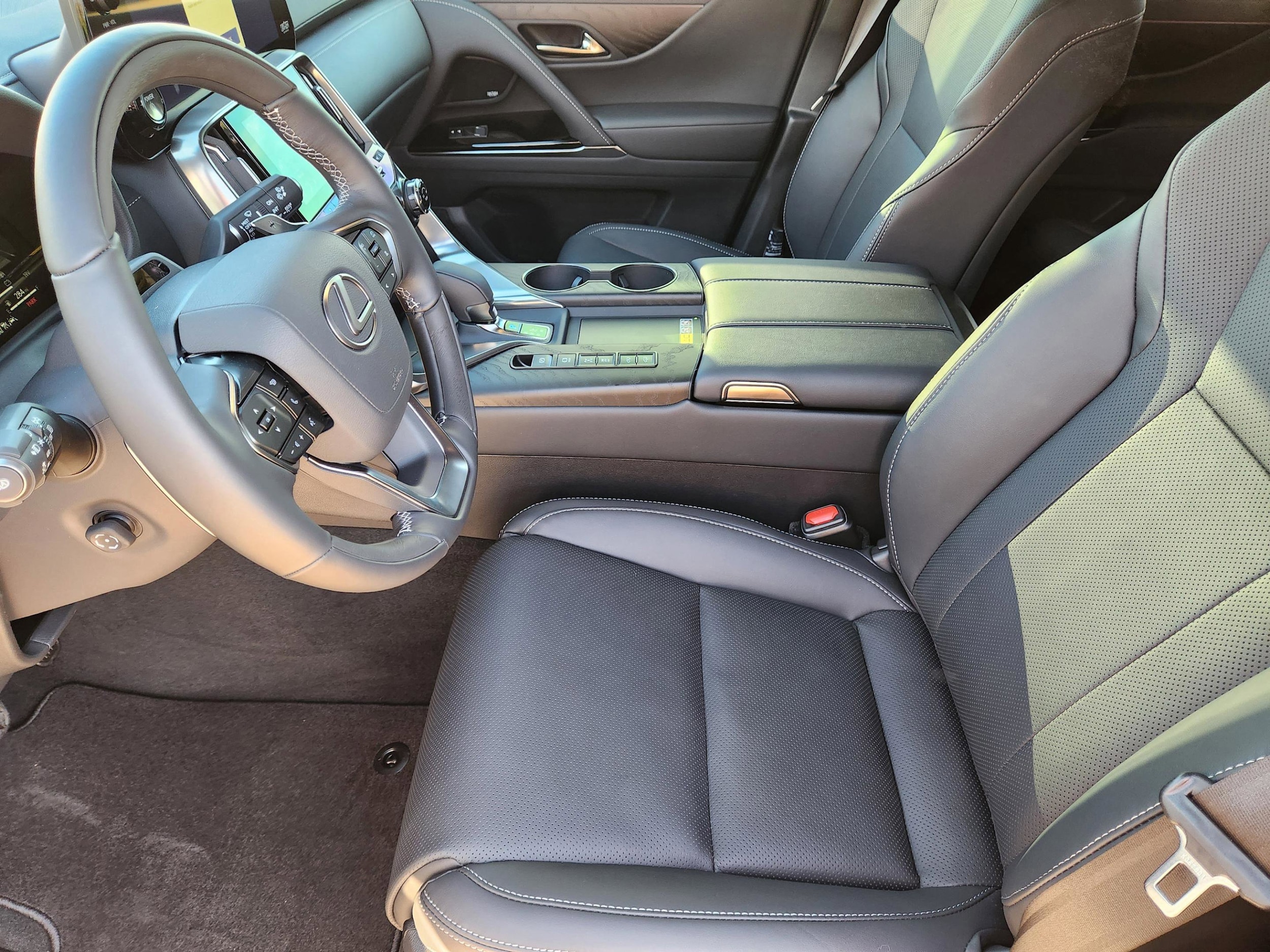 2026 Lexus LX 700h Luxury - Photo 6