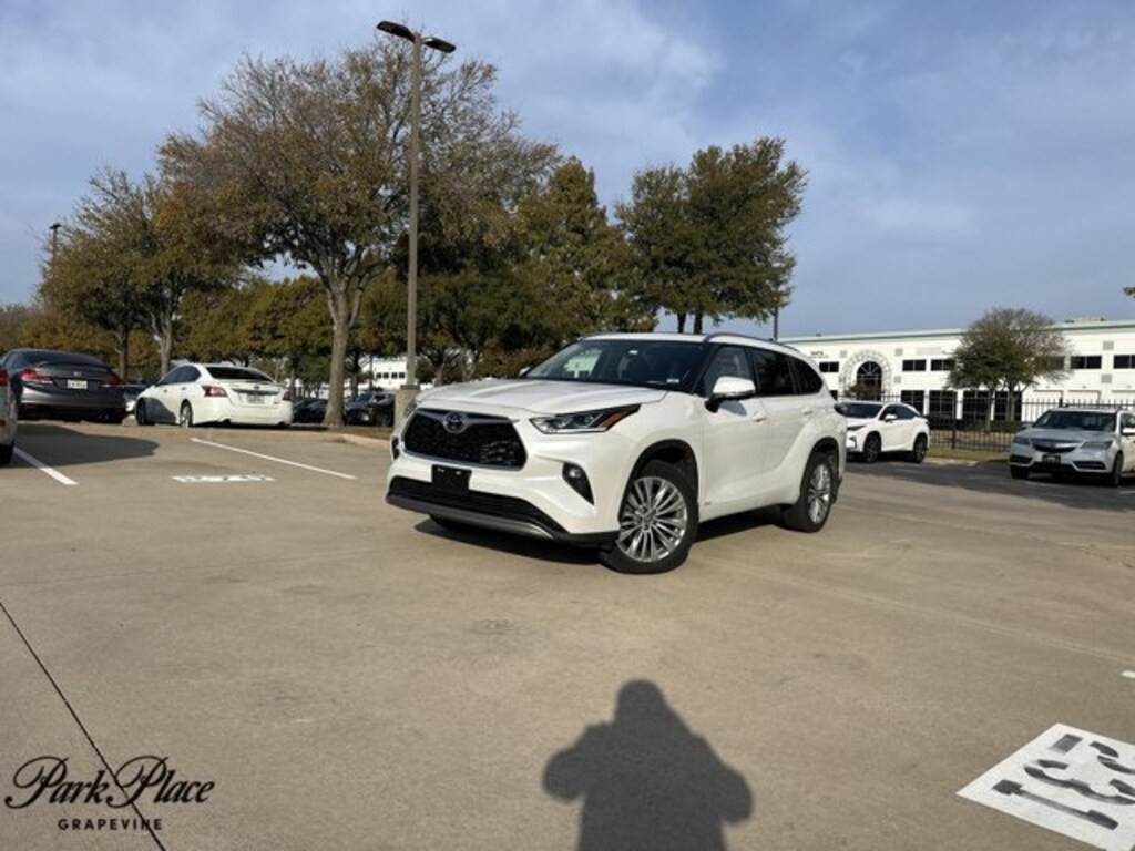 Used 2025 Toyota Highlander Hybrid Platinum SUV
