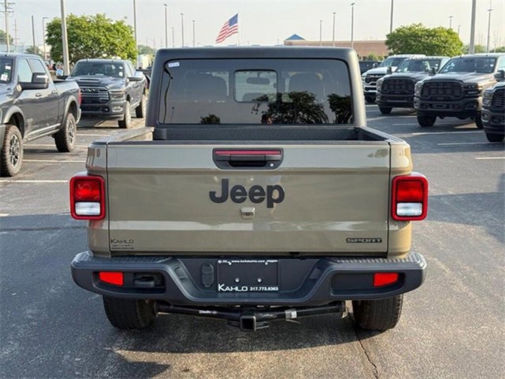 Used 2020 Jeep Gladiator Sport S Truck Crew Cab
