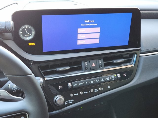 2025 Lexus ES 350 - Photo 13