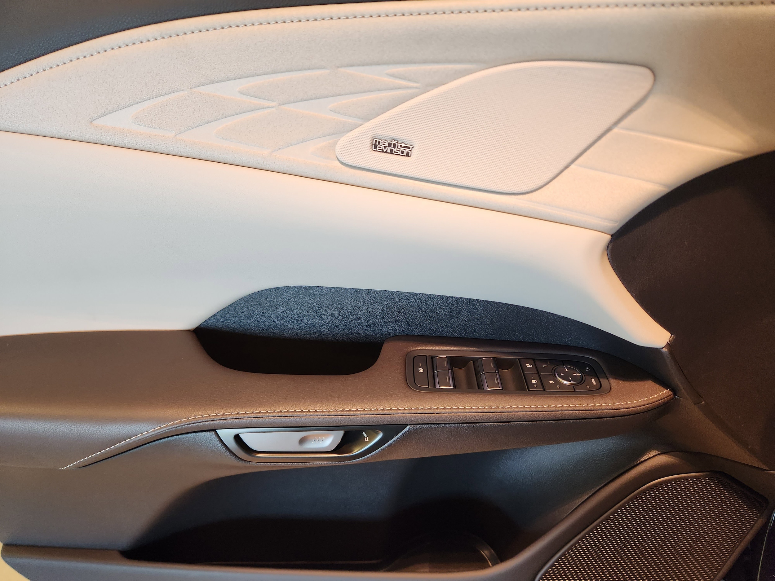 2026 Lexus RX 450h+ Luxury - Photo 14