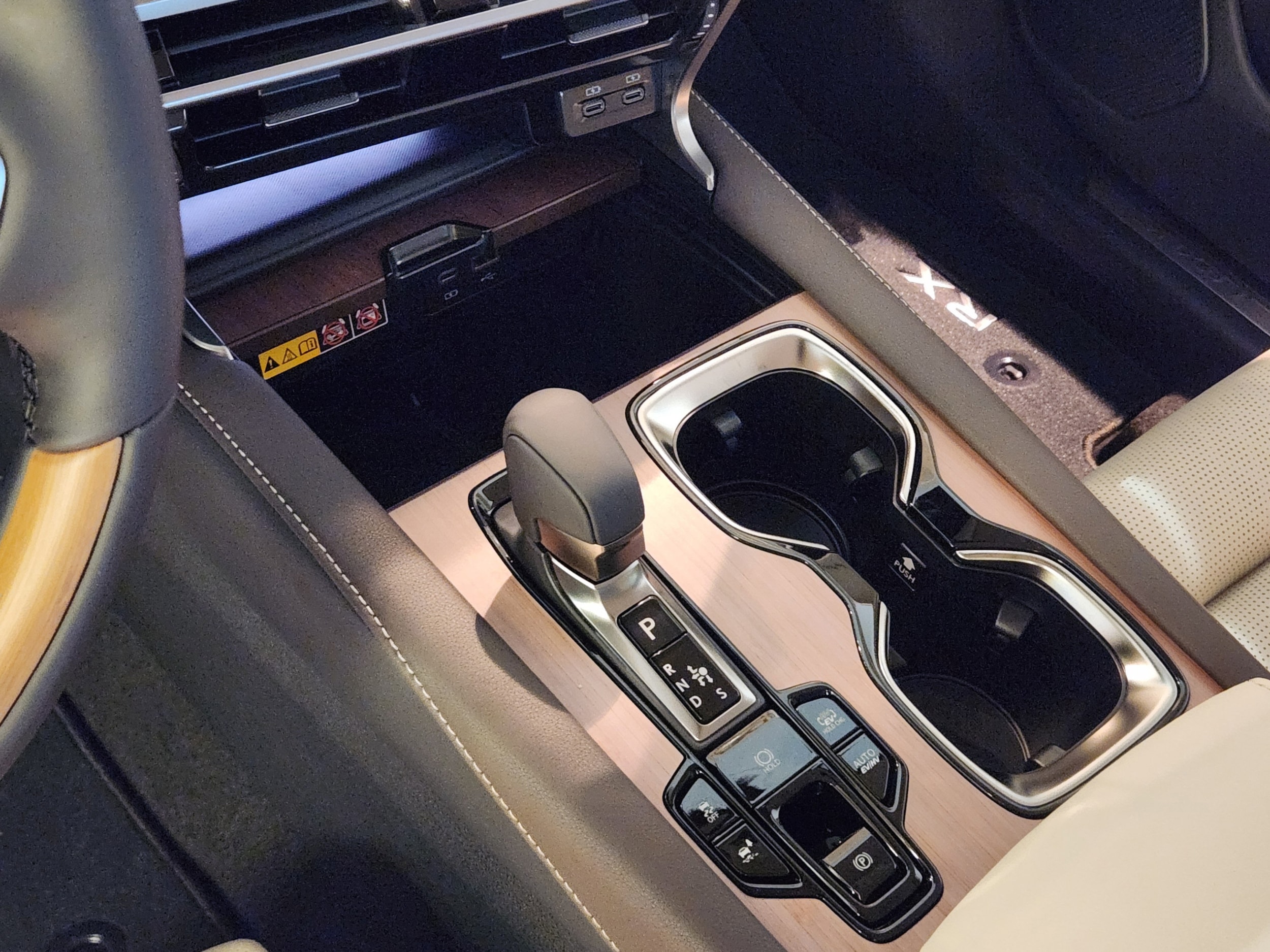 2026 Lexus RX 450h+ Luxury - Photo 11